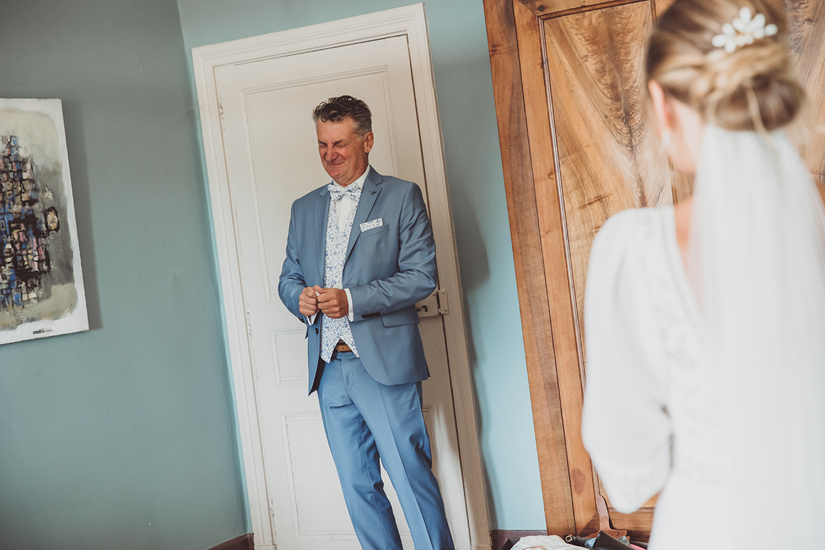 photographie couleur mariage émotion papa fille mariée